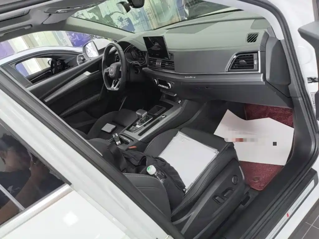 Audi Q5L 2023 — фото 11