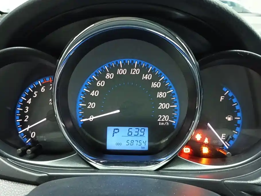 Toyota Yaris L 2018 — фото 14