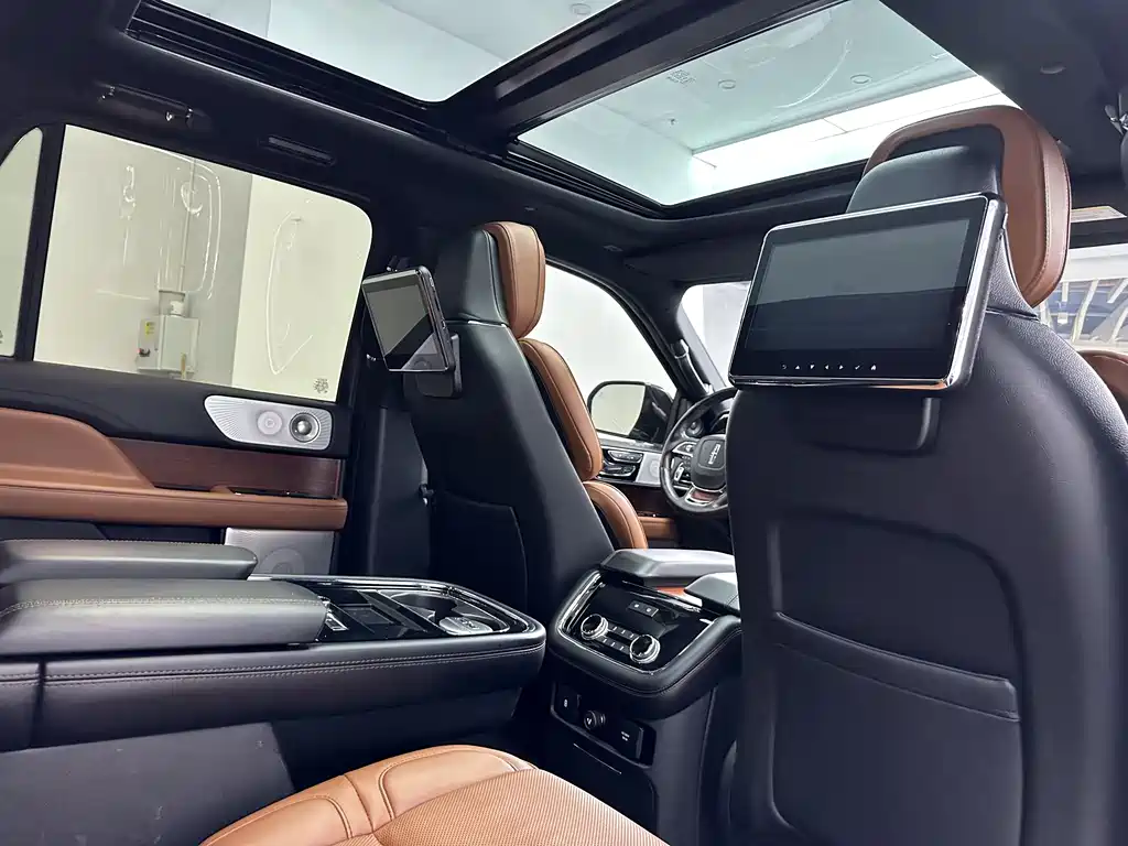 Lincoln Navigator 2019 — фото 14