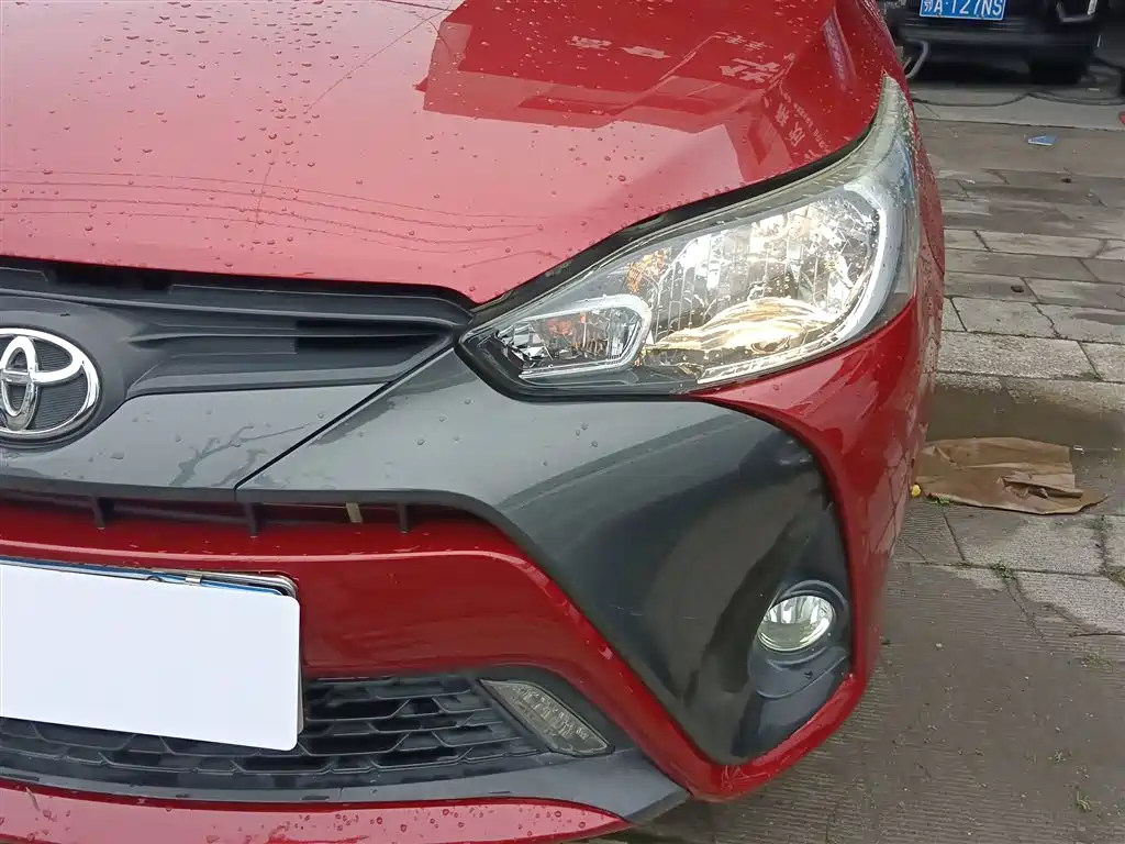 Toyota Yaris L 2017 — фото 18