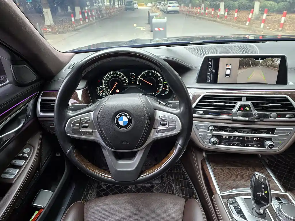 BMW 7 Series 2017 — фото 12