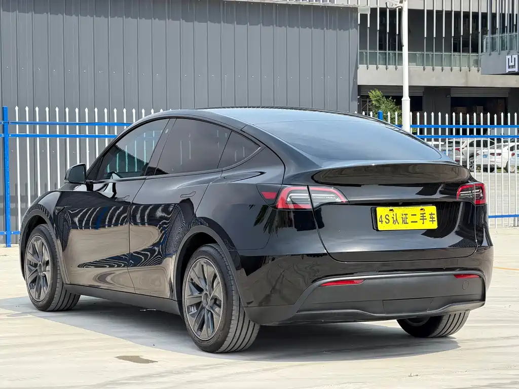 Tesla Model Y 2022 — фото 18