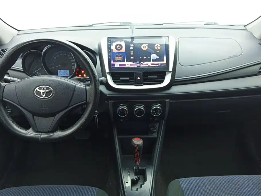Toyota Yaris L 2018 — фото 12
