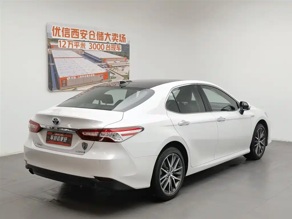 Toyota Camry 2021 — фото 2