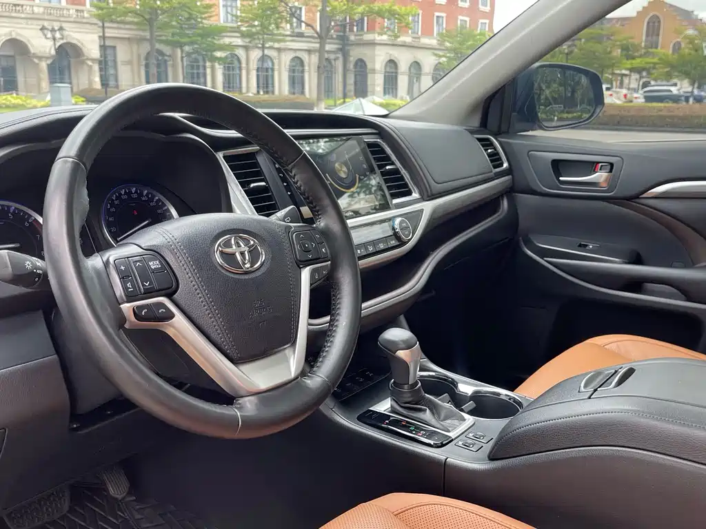 Toyota Highlander 2020 — фото 11