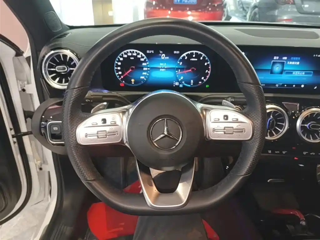 Mercedes-Benz A-Class 2021 — фото 10