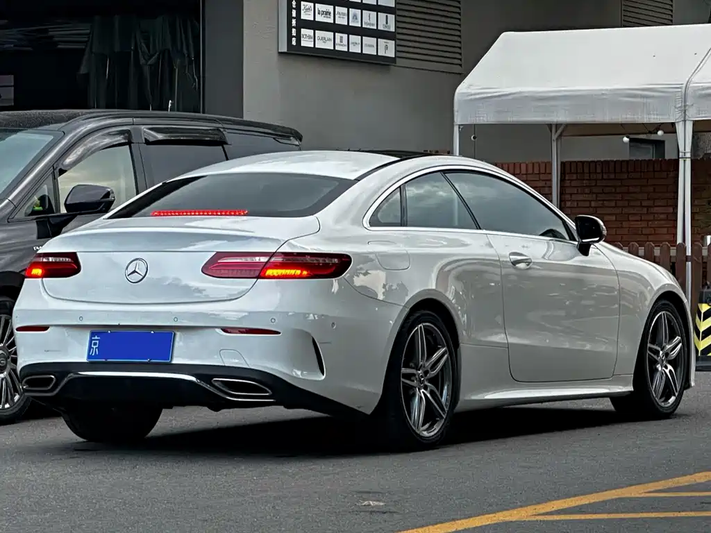 Mercedes-Benz E-Class 2018 — фото 11