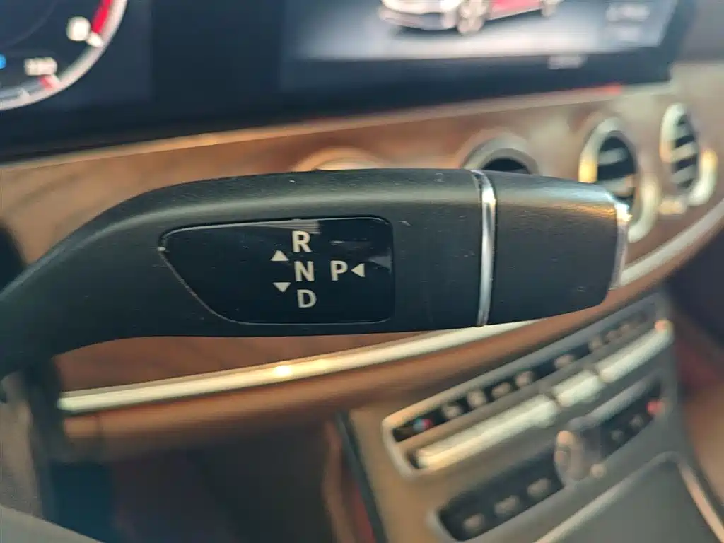 Mercedes-Benz E-Class 2018 — фото 14