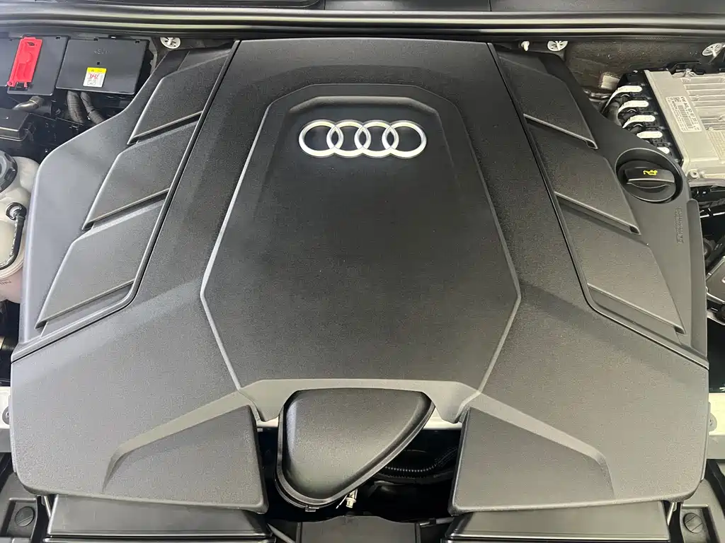 Audi Q8 2023 — фото 8