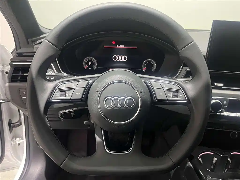 Audi A4L 2023 — фото 11