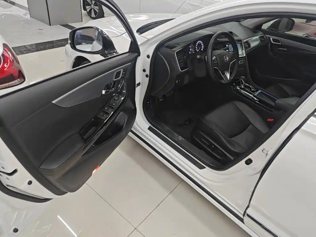 Honda Spirior 2017 — фото 16