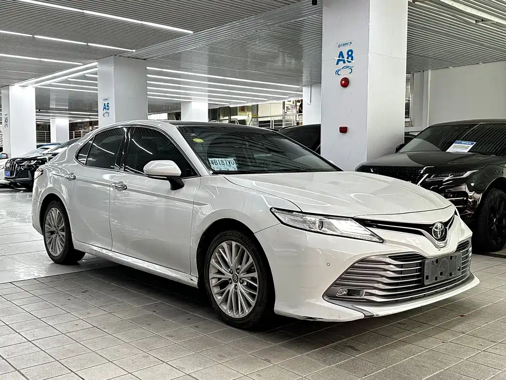 Toyota Camry 2019 — фото 3