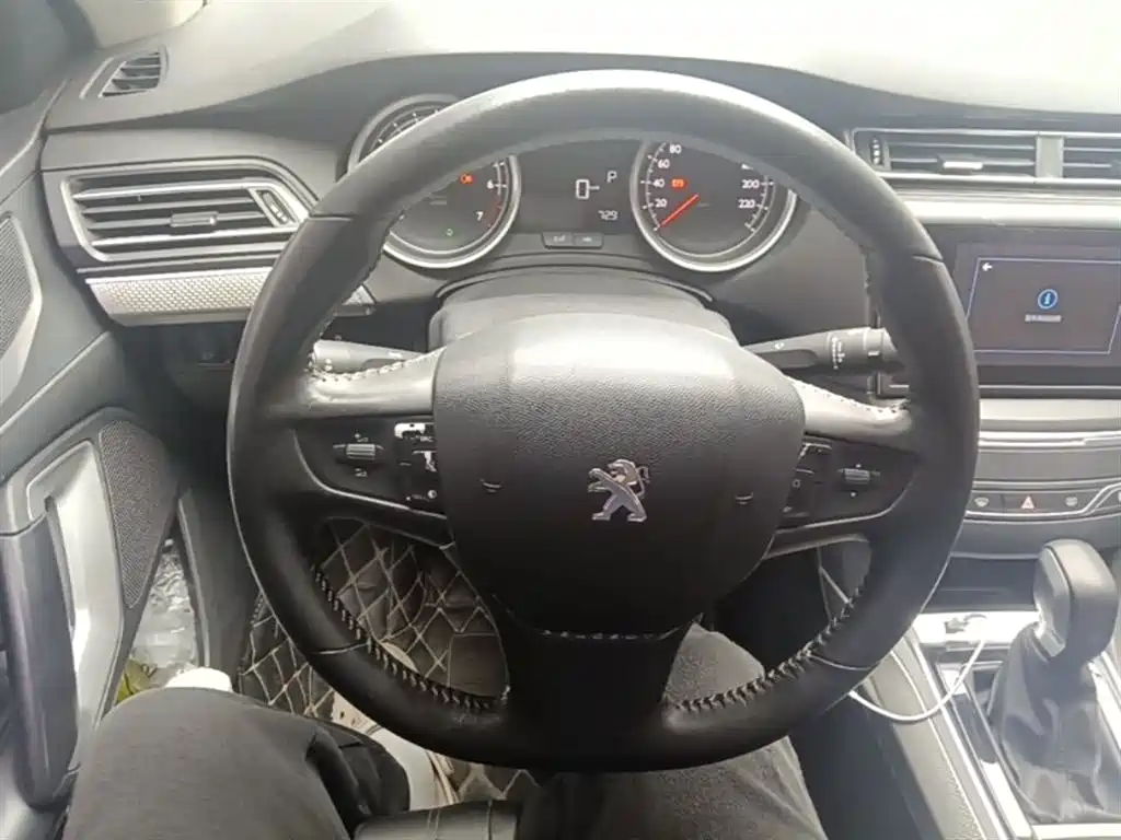 Peugeot 408 2019 — фото 11