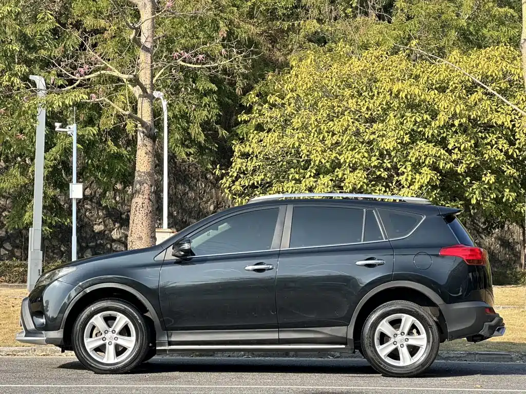 Toyota RAV4 2014 — фото 17