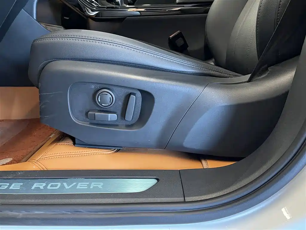 Land Rover Evoque 2023 — фото 20