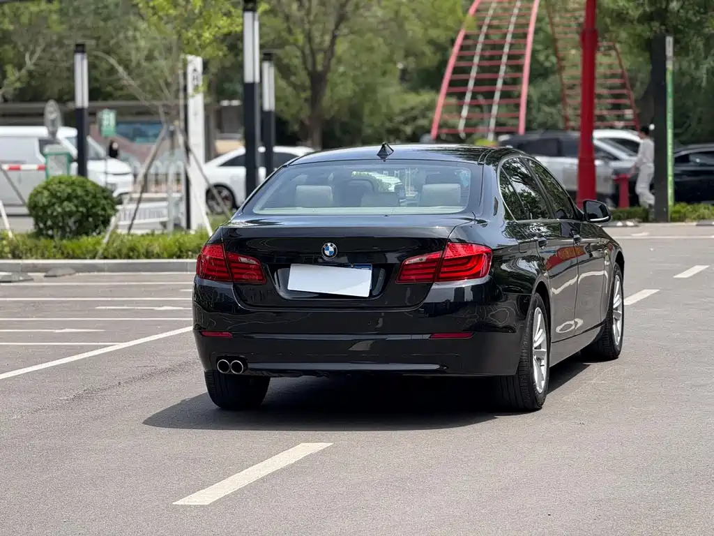 BMW 5 Series 2012 — фото 18