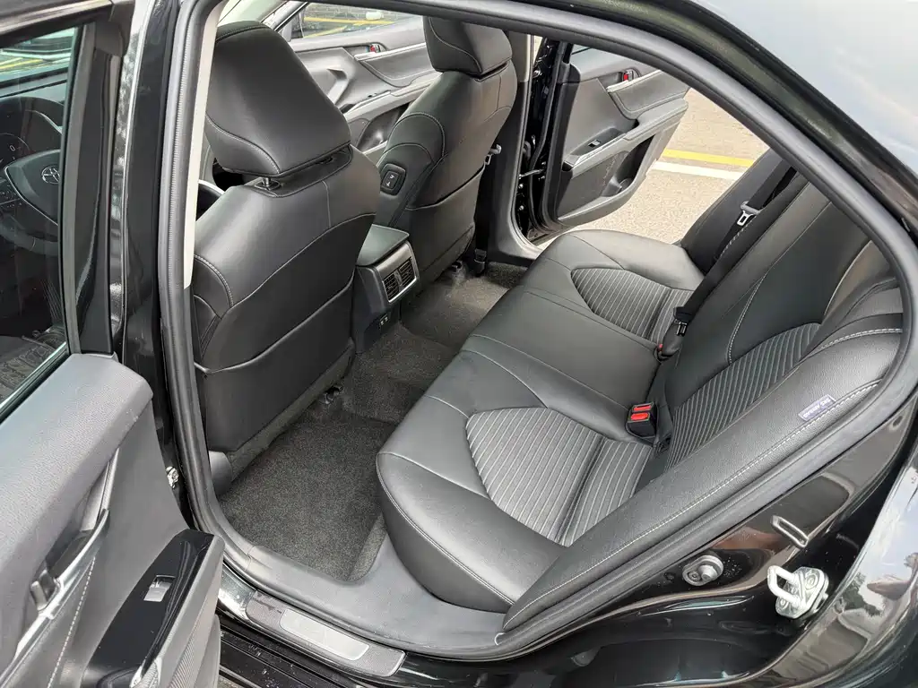 Toyota Camry 2022 — фото 16