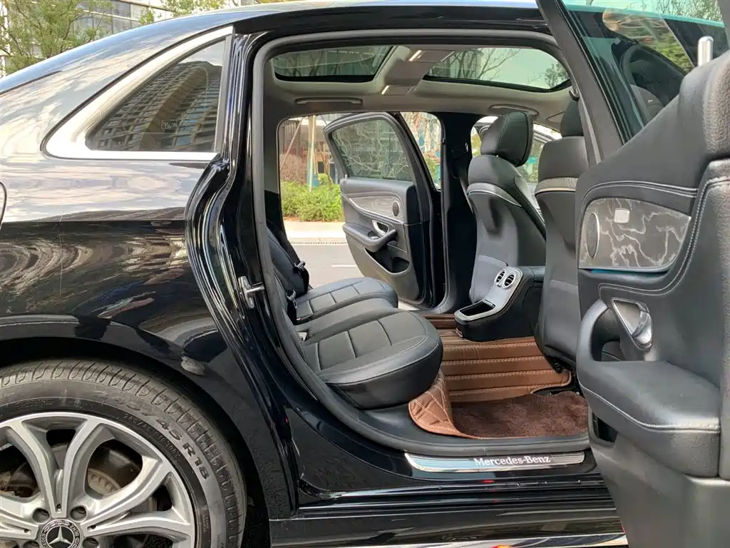 Mercedes-Benz E-Class 2022 — фото 11