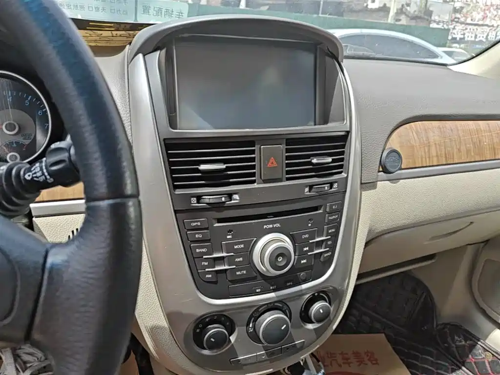 Buick Excelle 2016 — фото 12