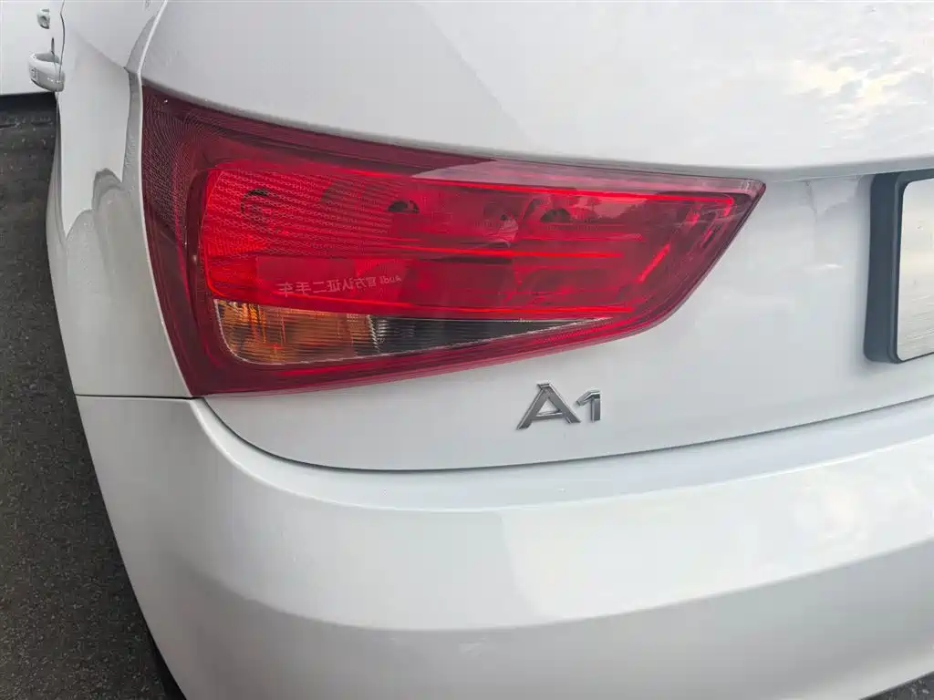 Audi A1 2014 — фото 16