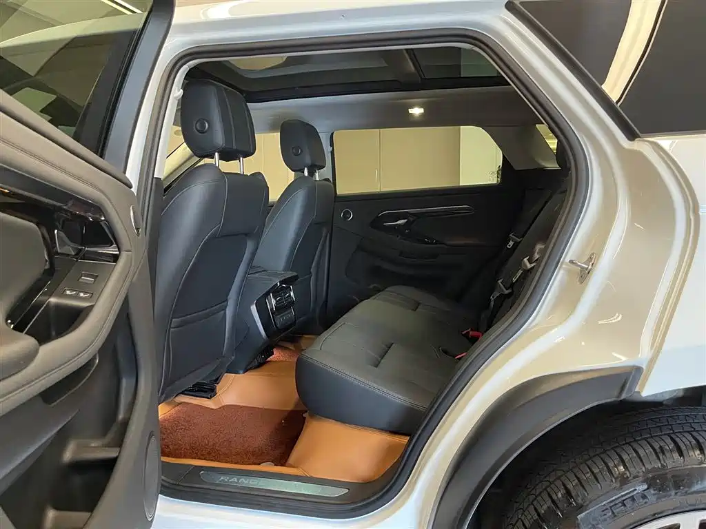 Land Rover Evoque 2023 — фото 24