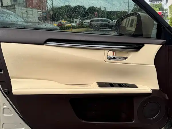 Lexus ES 2017