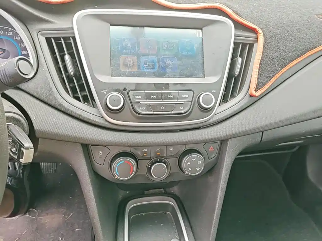 Chevrolet Cavalier 2018 — фото 20