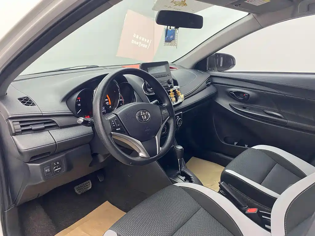 Toyota Yaris L 2022 — фото 17