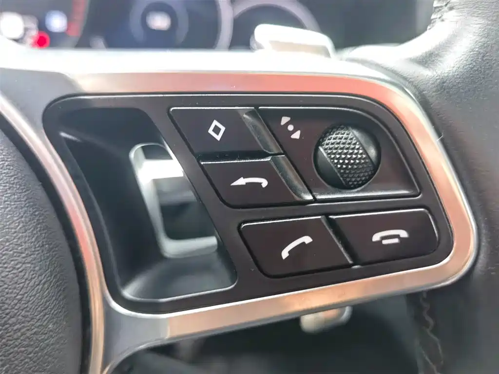 Porsche Cayenne Hybrid 2019 — фото 31