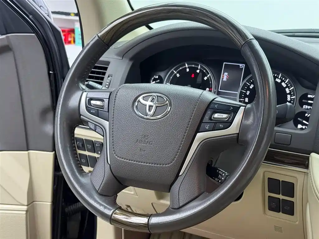 Toyota Land Cruiser 2020 — фото 11