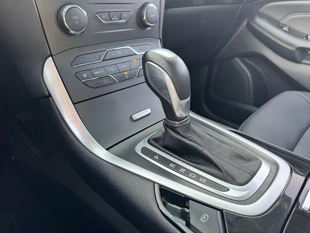Ford Edge 2017 — фото 15
