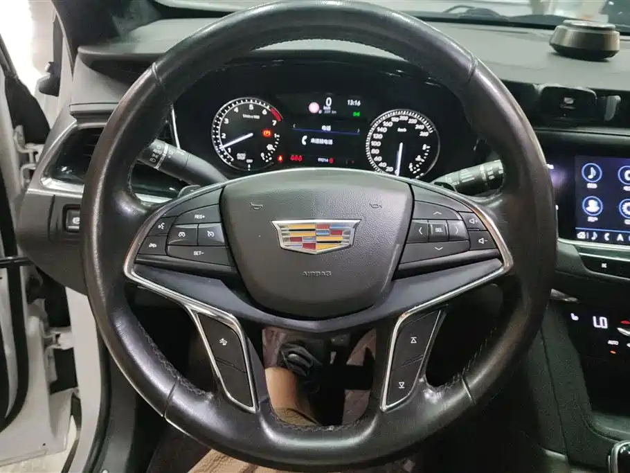 Cadillac XT5 2019 — фото 15