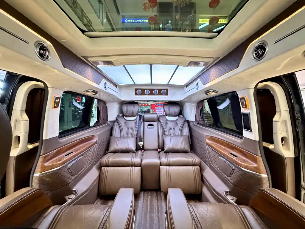 Mercedes-Benz V-Class 2021 — фото 15