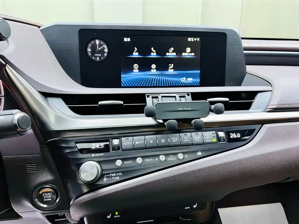Lexus ES 2020 — фото 13