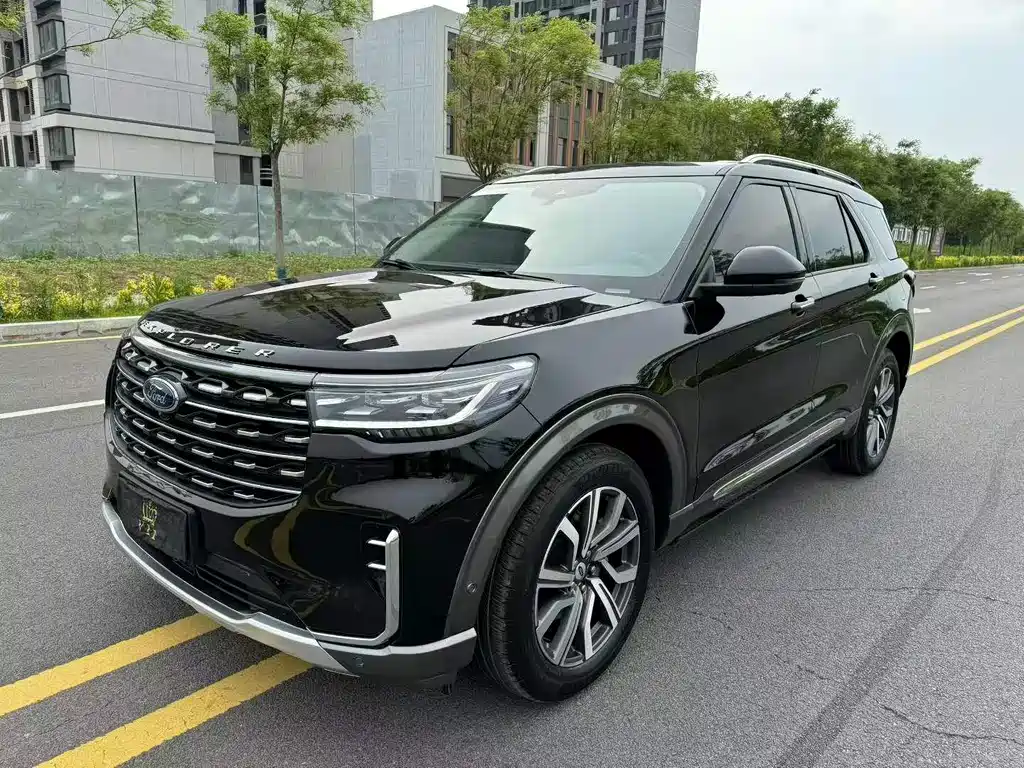 Ford Explorer 2023 — фото 1