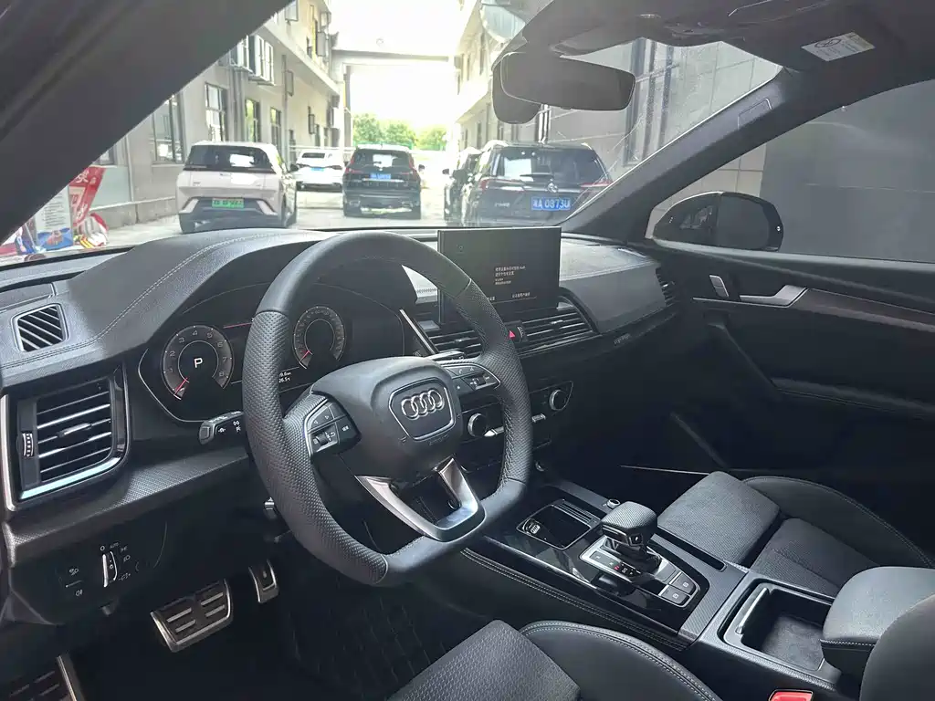 Audi Q5L Sportback 2024 — фото 12