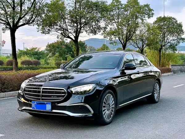 Mercedes-Benz E-Class 2022