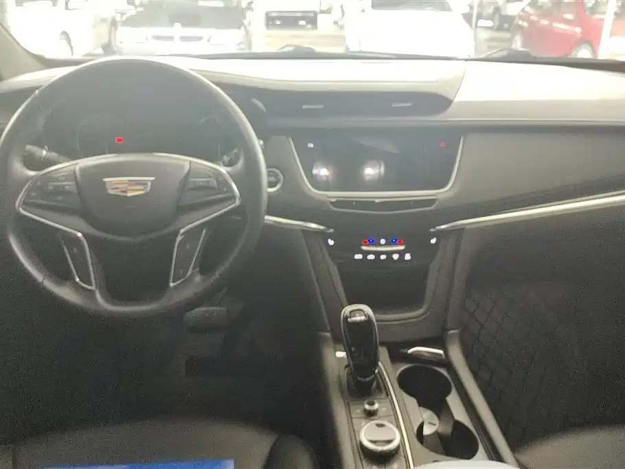 Cadillac XT5 2021 — фото 12