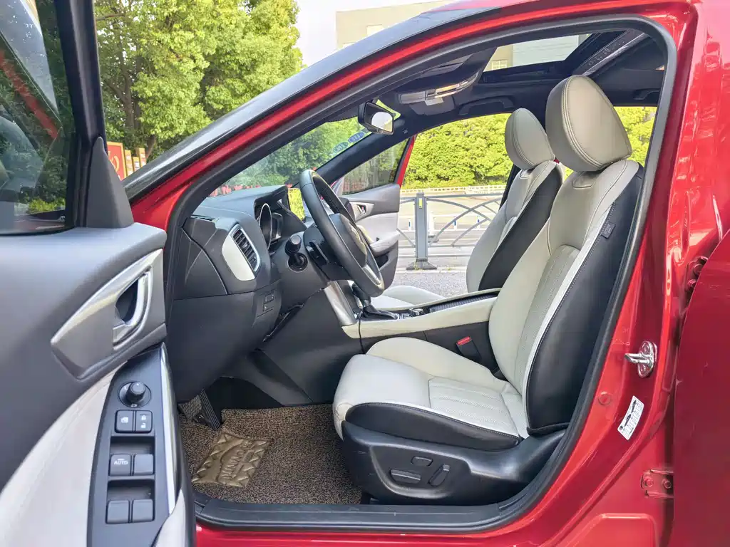 Mazda CX-4 2017 — фото 11