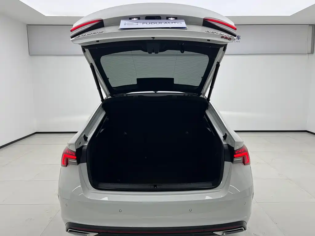 Skoda Octavia 2023 — фото 13