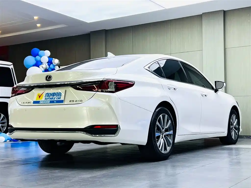 Lexus ES 2020 — фото 4