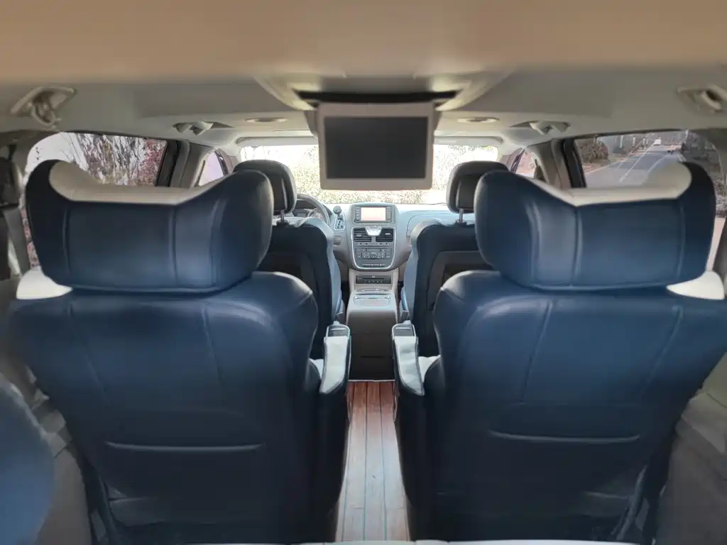Chrysler Grand Voyager 2017 — фото 8