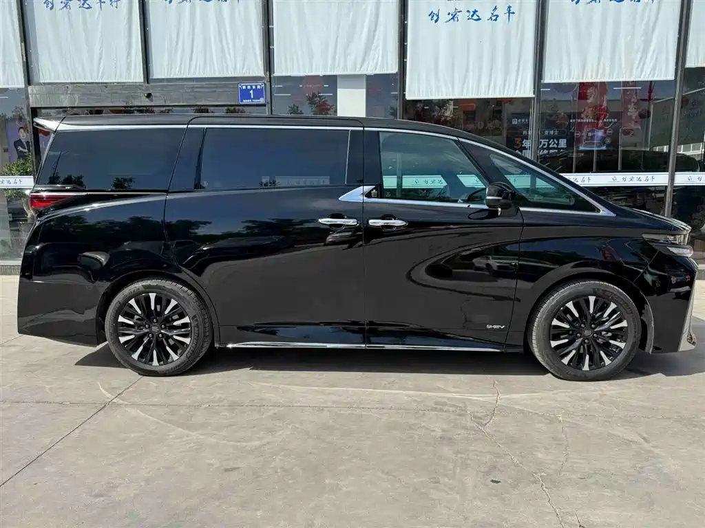 Toyota Vellfire 2024 — фото 3