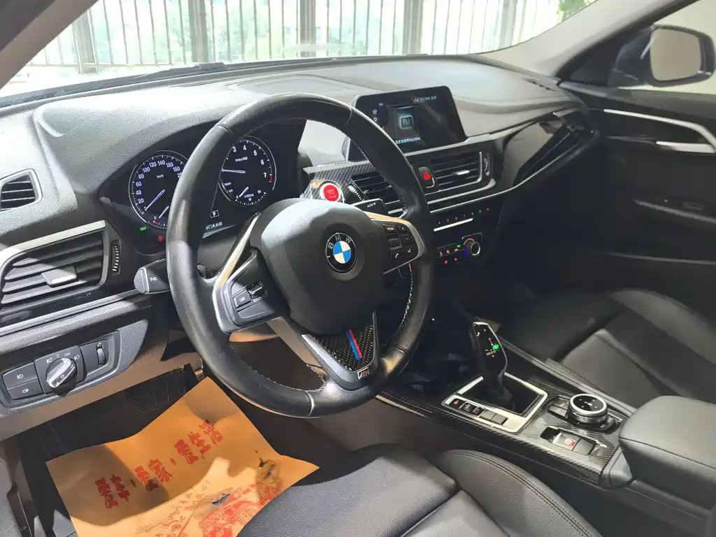 BMW 1 Series 2018 — фото 17