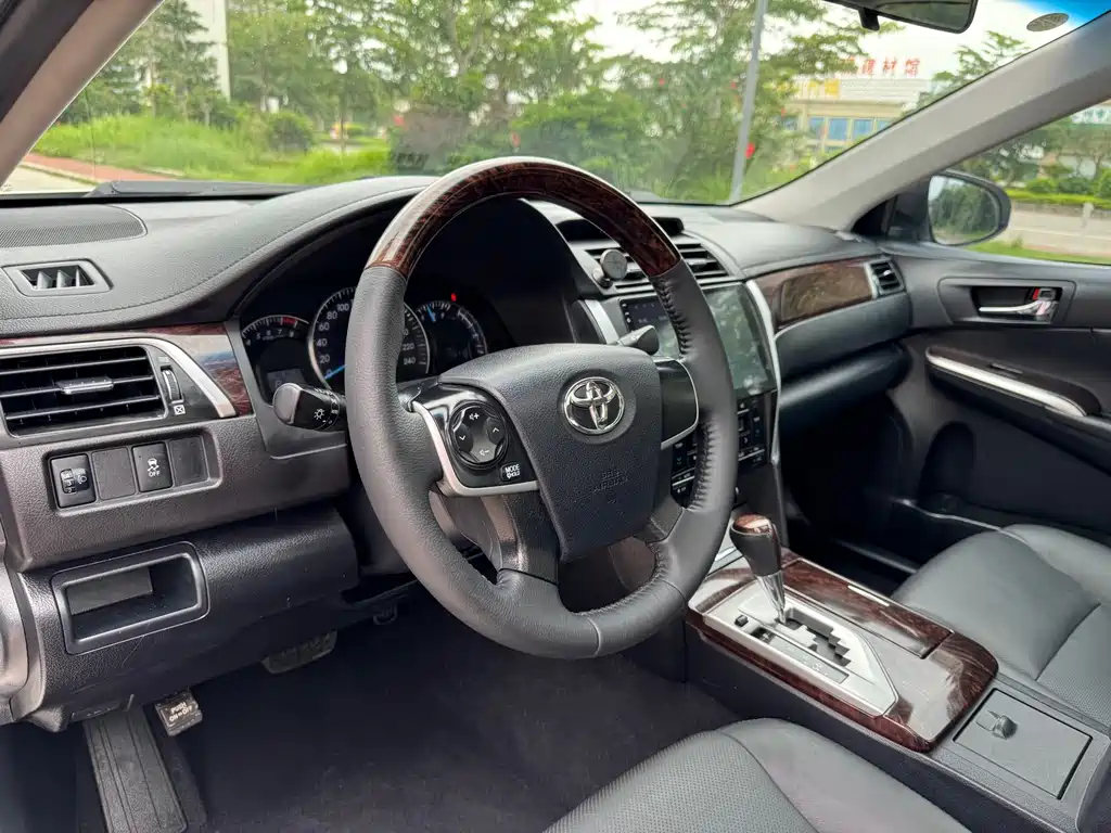 Toyota Camry 2015 — фото 15