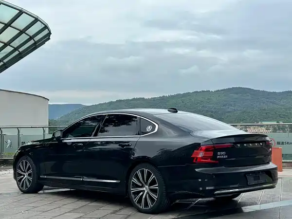 Volvo S90 2023