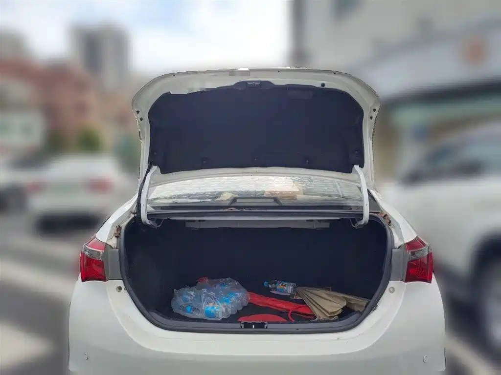 Toyota Corolla 2017 — фото 10