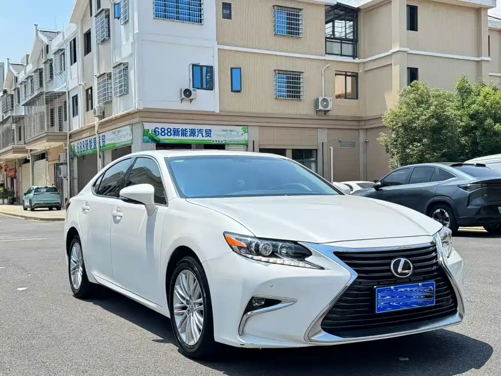 Lexus ES 2018 — фото 3