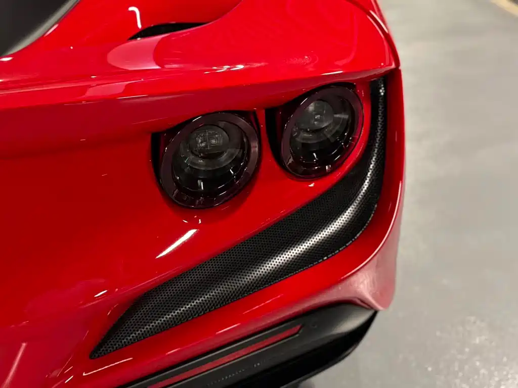 Ferrari F8 2022 — фото 18