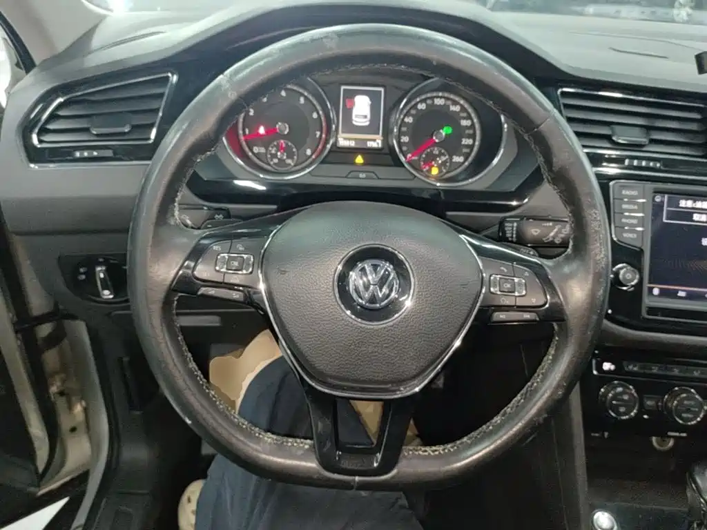 Volkswagen Tiguan L 2018 — фото 11